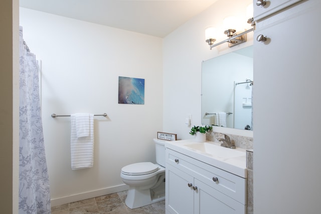 bathroom featuring a shower with shower curtain, vanity, and toilet