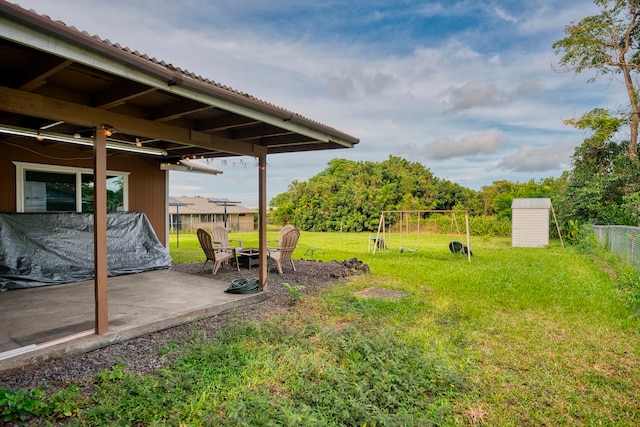 view of yard featuring a patio area