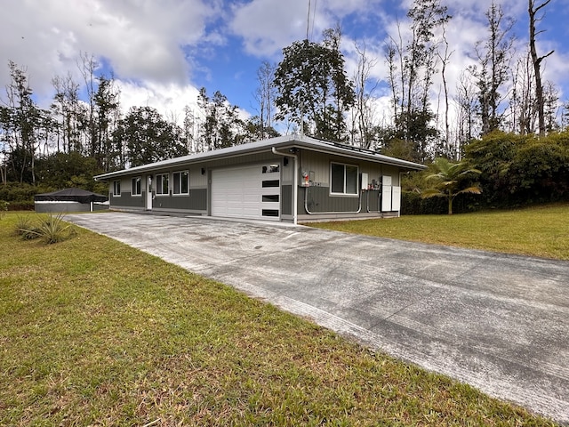 ranch-style home featuring a front lawn and a garage