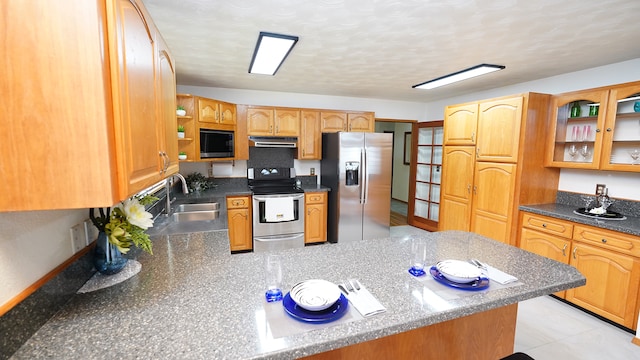 kitchen featuring sink, appliances with stainless steel finishes, and a textured ceiling