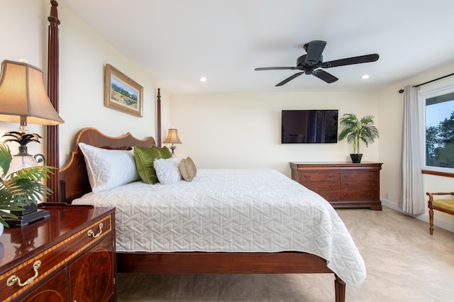 bedroom with ceiling fan