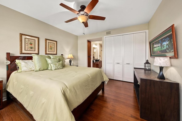 bedroom featuring dark wood-type flooring, ceiling fan, and a closet