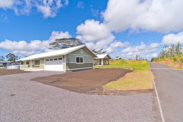 view of front facade with a garage