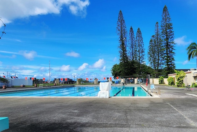 view of swimming pool