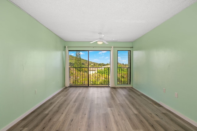 unfurnished room featuring light wood-type flooring, a textured ceiling, and ceiling fan