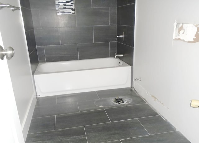 bathroom featuring shower / washtub combination