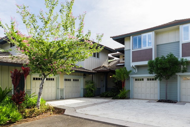 view of front of house featuring a garage