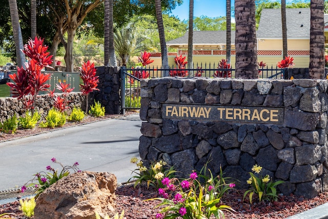 view of community / neighborhood sign