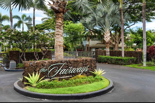 view of community / neighborhood sign