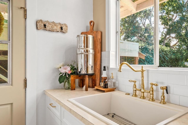 interior space featuring sink and tasteful backsplash