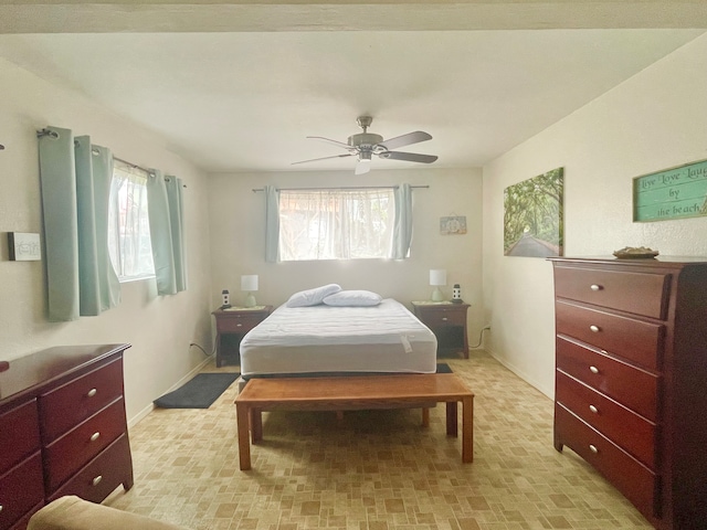 bedroom with ceiling fan