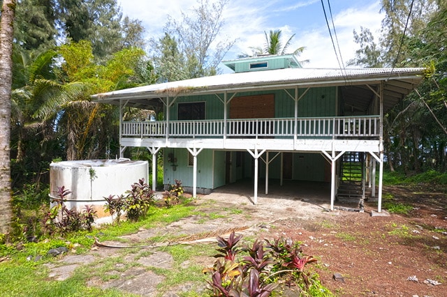 view of front of house featuring a hot tub