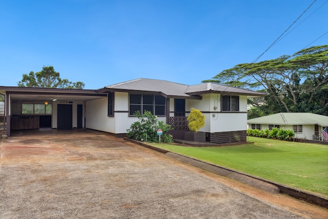 view of front of home with a front lawn and a carport