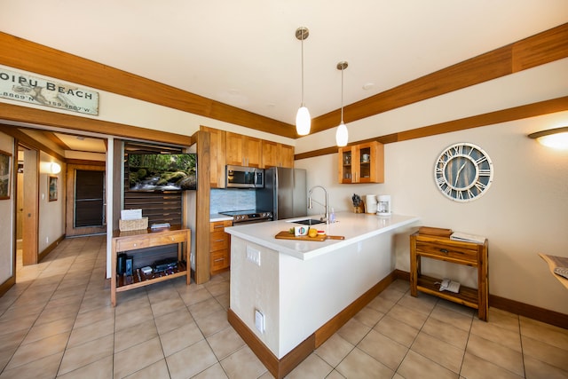 kitchen with kitchen peninsula, tasteful backsplash, stainless steel appliances, sink, and decorative light fixtures