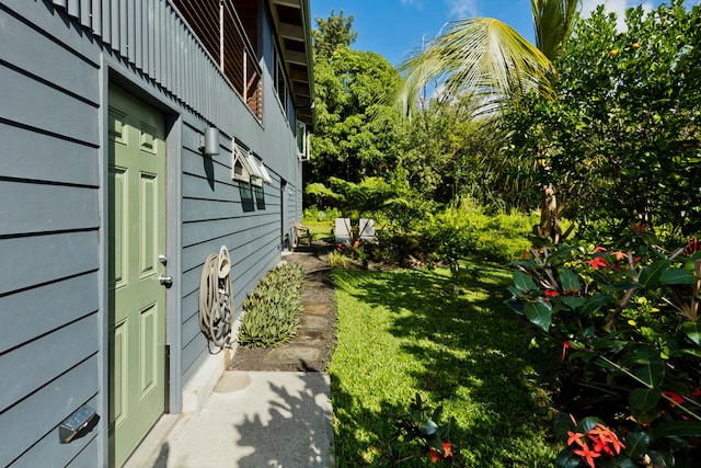 exterior space featuring a yard