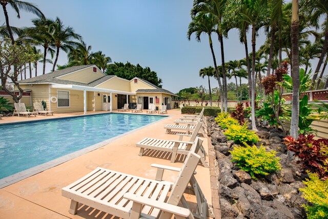 view of swimming pool featuring a patio