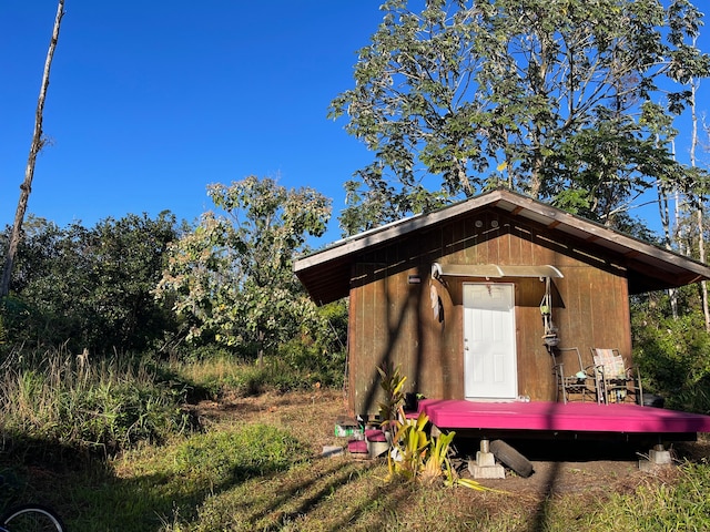 view of outbuilding