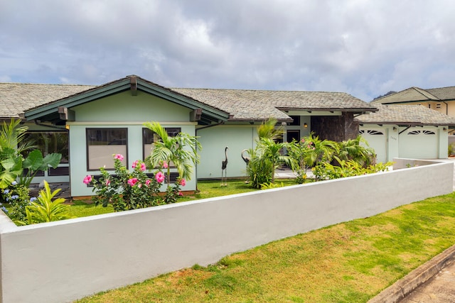 view of front facade with a garage and a front yard