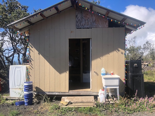 view of outbuilding