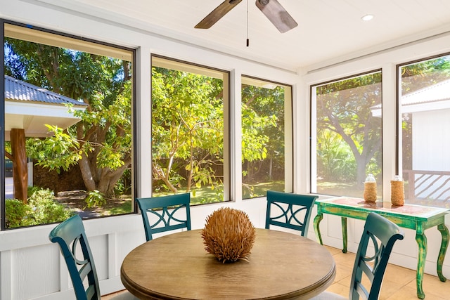 sunroom / solarium with ceiling fan