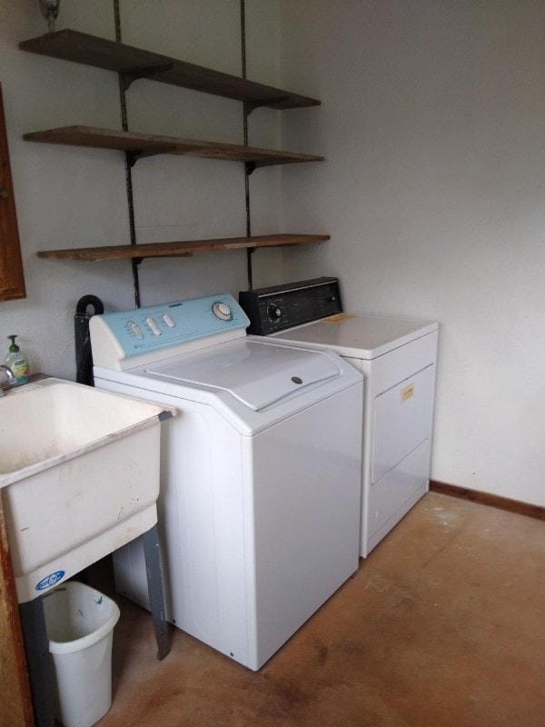 laundry room with washing machine and dryer