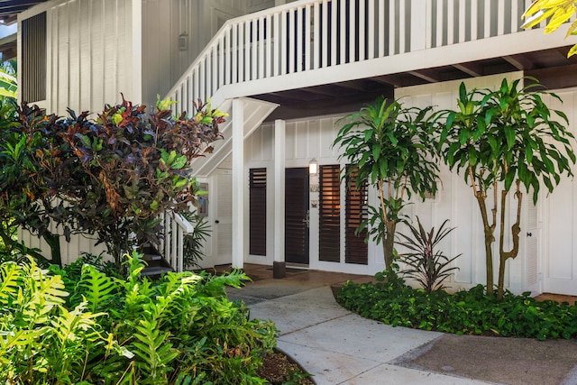 property entrance with a balcony