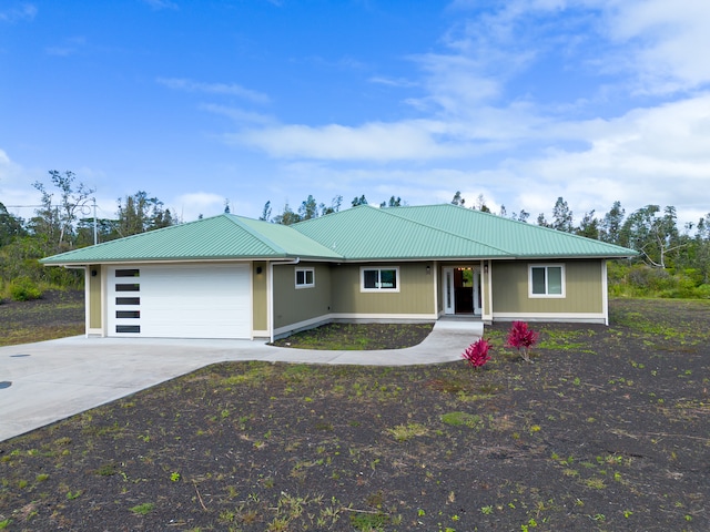 single story home featuring a garage