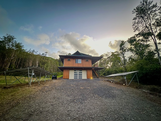 view of front facade featuring a garage