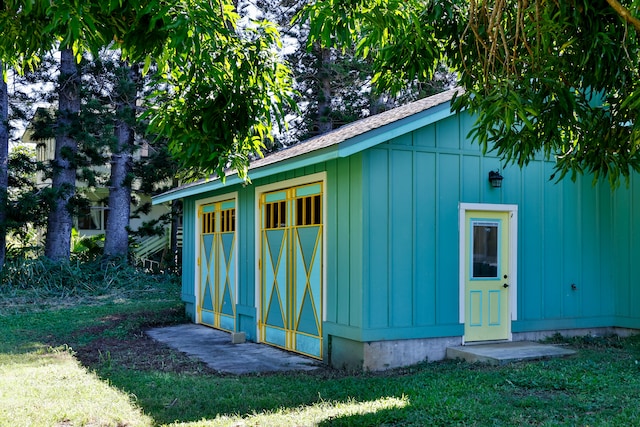 view of outbuilding featuring a yard