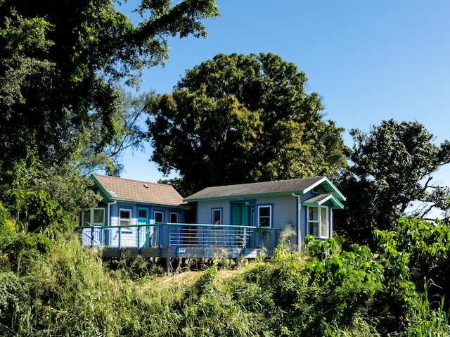 view of front of property featuring a deck