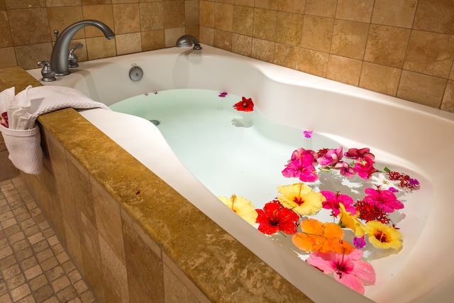 room details with a relaxing tiled tub