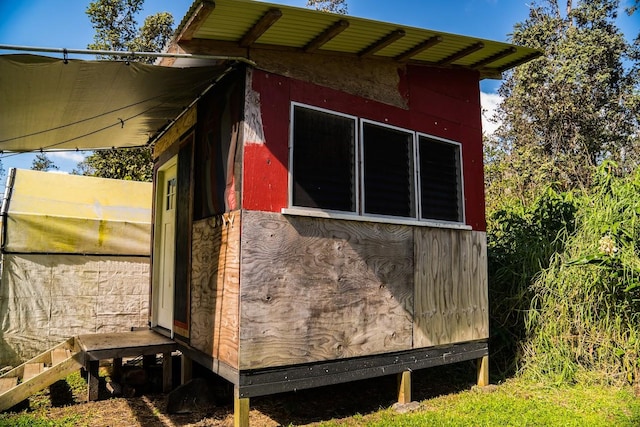 view of outbuilding