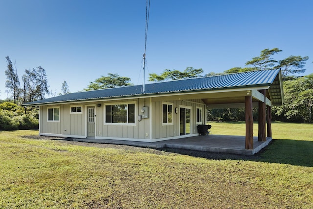 view of front of house featuring a front yard and a patio area