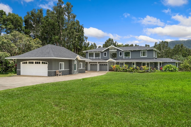 view of front of home with a front lawn