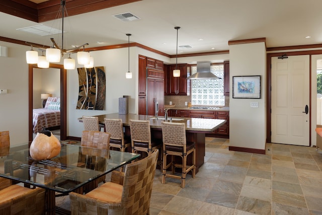 dining space with ornamental molding