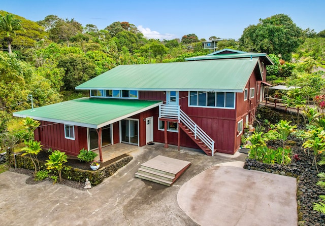 view of front of home featuring a patio