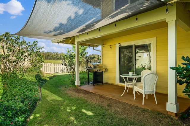 view of yard featuring a patio