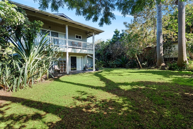 view of yard with a balcony