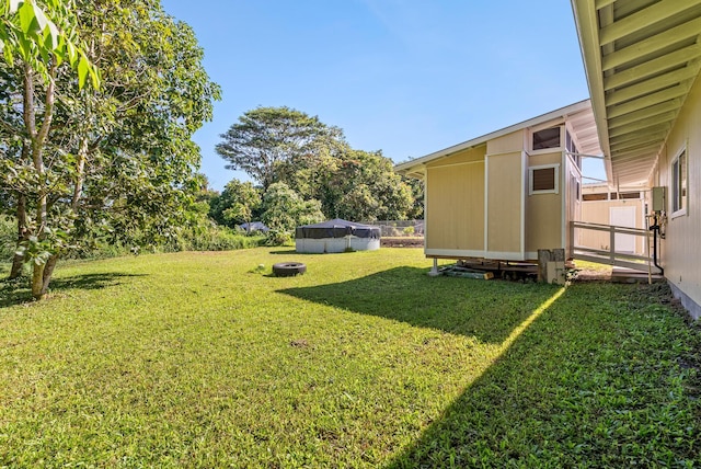 view of yard featuring a pool