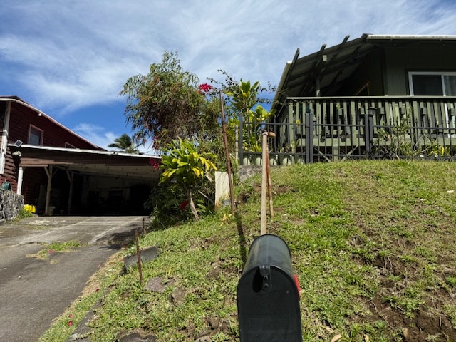 view of yard featuring a carport