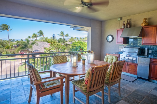 dining space with ceiling fan