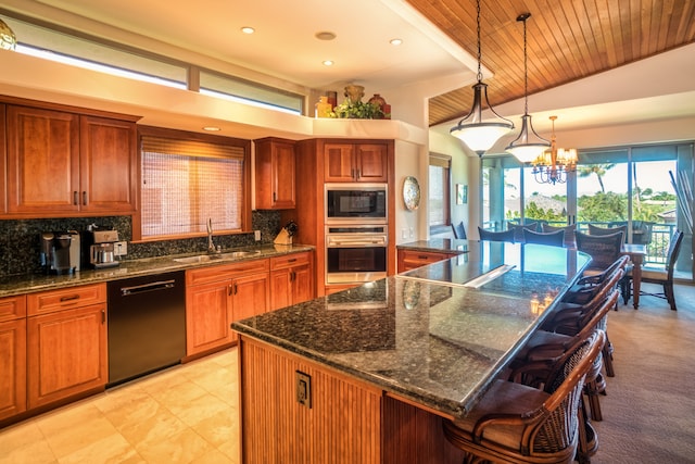 kitchen with sink, stainless steel appliances, an inviting chandelier, a kitchen bar, and wood ceiling