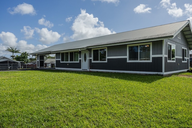 single story home featuring a front lawn