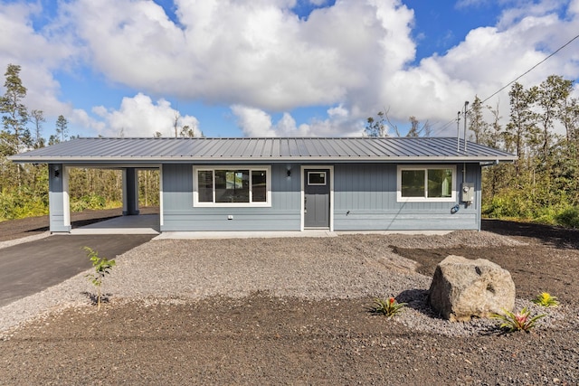 single story home with a carport