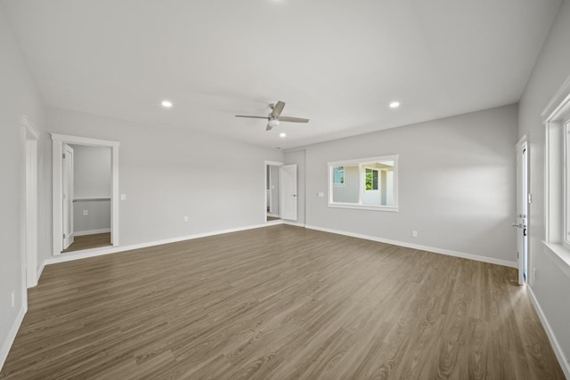 empty room featuring dark hardwood / wood-style floors and ceiling fan