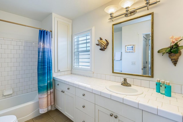 full bathroom featuring tile patterned floors, vanity, shower / bath combo, and toilet