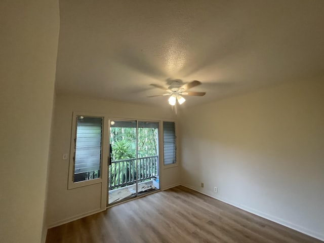 unfurnished room featuring a textured ceiling, light hardwood / wood-style floors, and ceiling fan