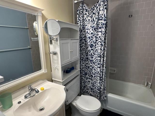 full bathroom featuring vanity, toilet, and shower / bath combo with shower curtain