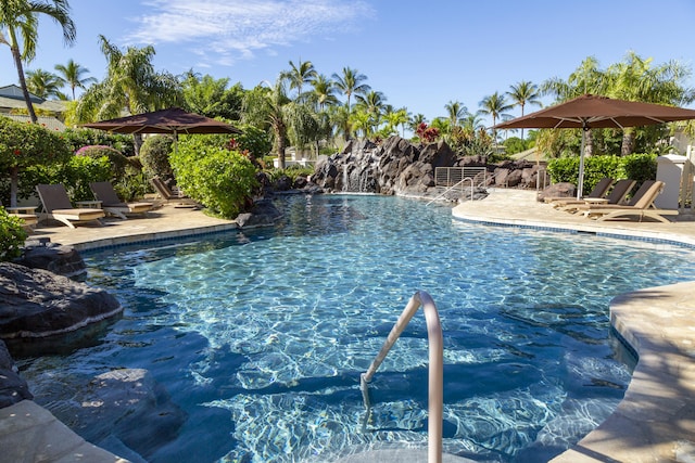 view of pool featuring a patio area and pool water feature