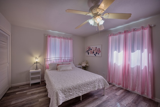 bedroom featuring hardwood / wood-style floors, ceiling fan, and a closet